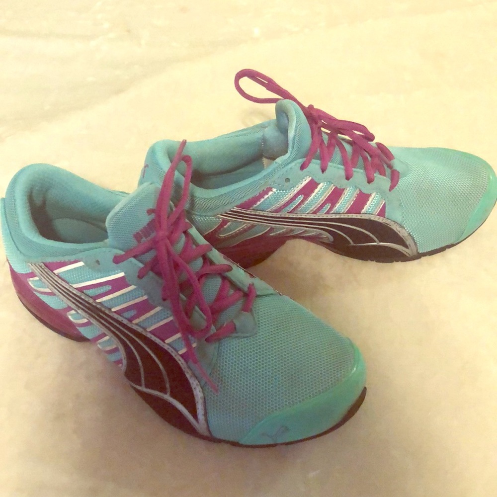 Super nice and pretty colors Puma shoes